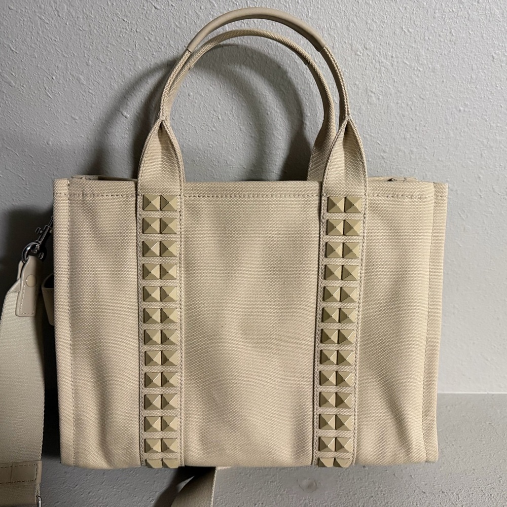MARC JACOBS
The Studded Medium Tote - Picture 2 of 4